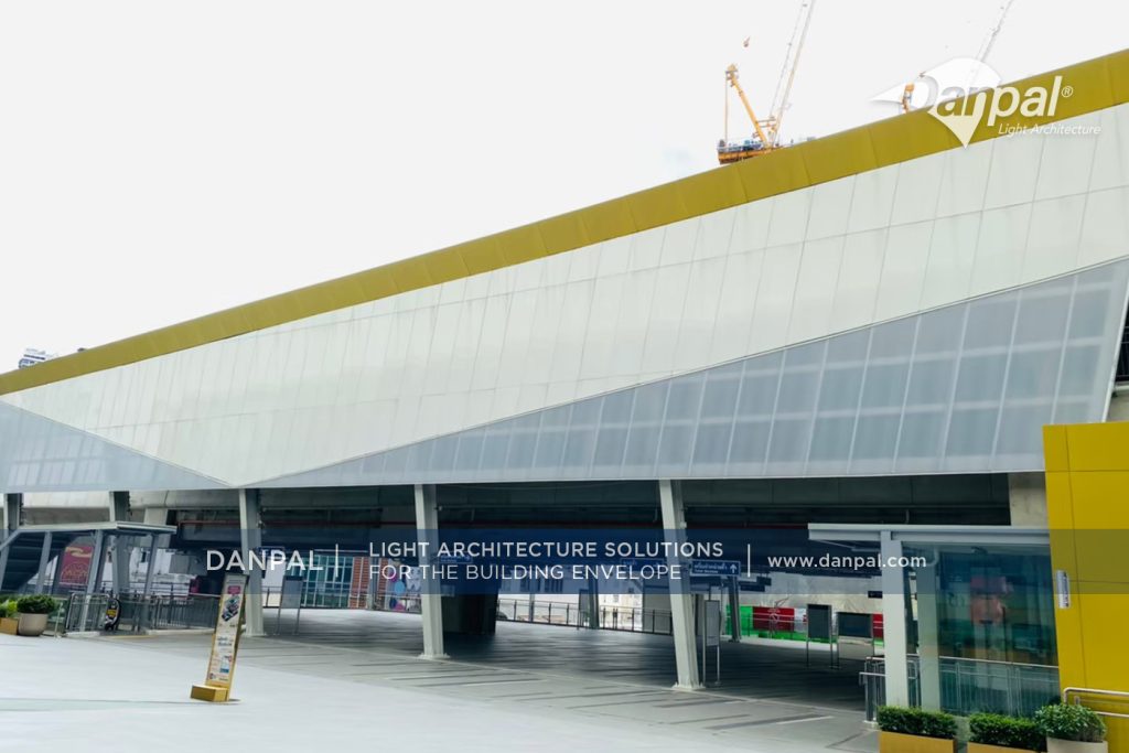 Golder line (Icon Siam Station)